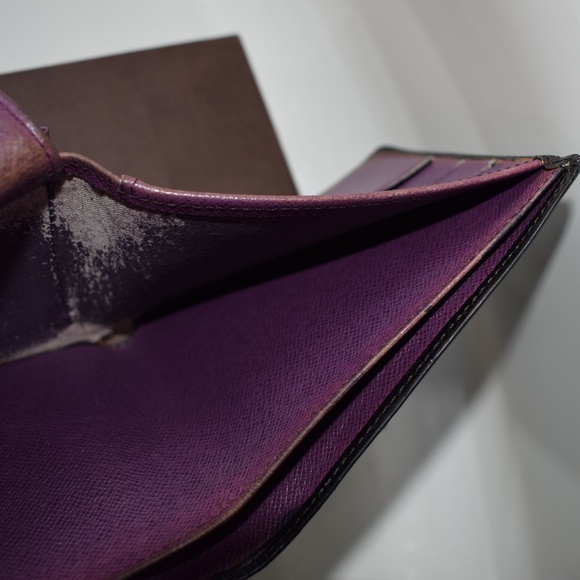 Louis Vuitton Men's Epi Wallet - Picture 7 of 8